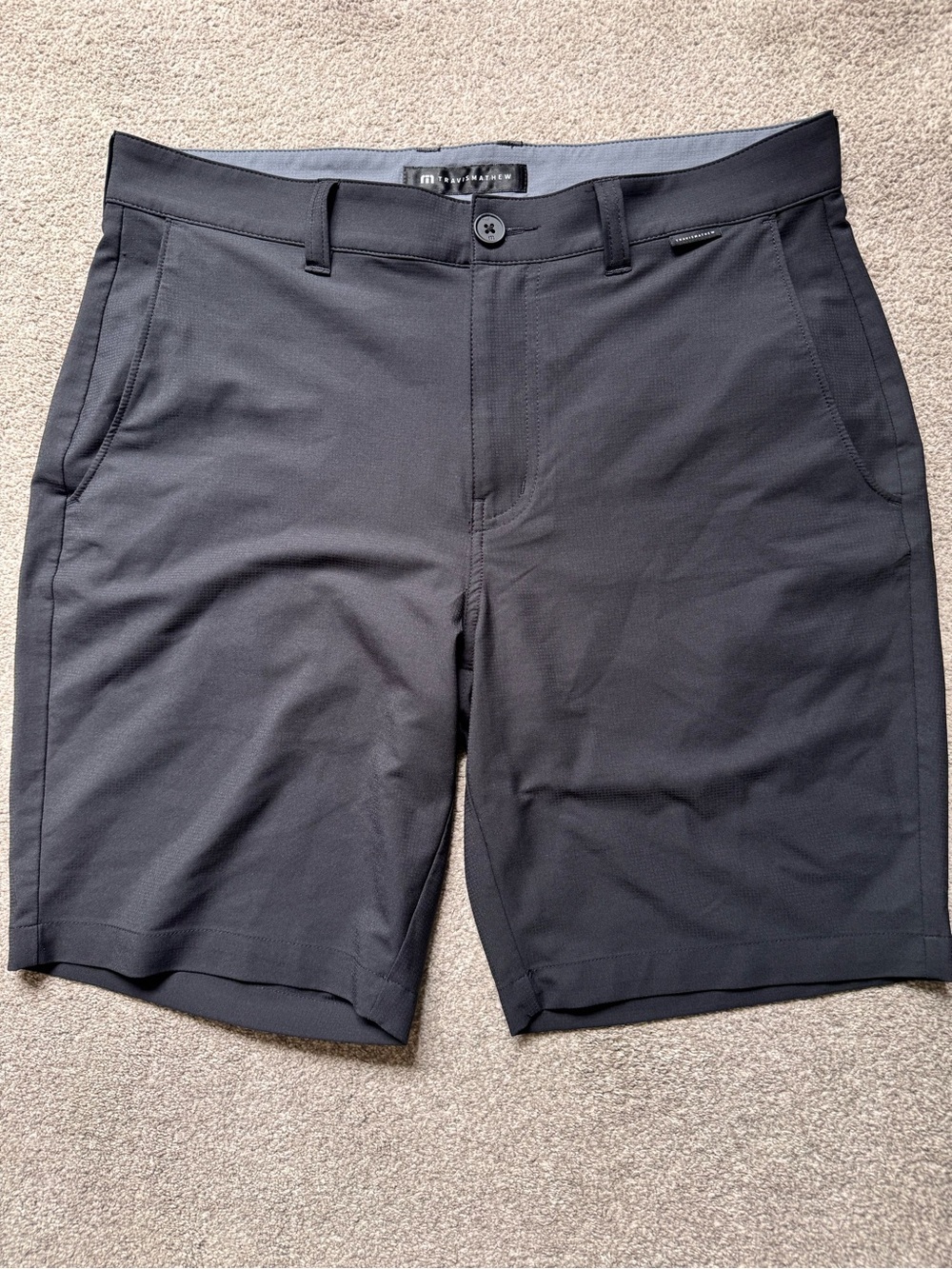 Mens Travis Mathew Lifestyle 9” Golf Shorts Size 32 Like New Black